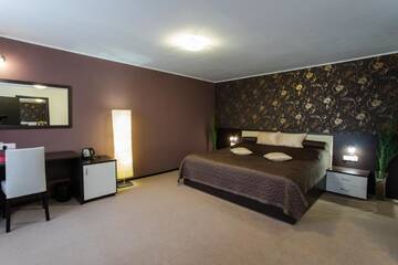 Улучшенные апартаменты в Гостинице Hotel People